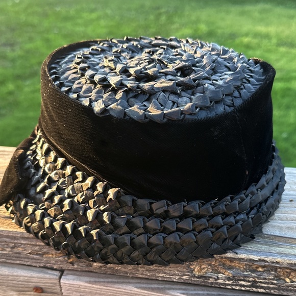 Vintage 1950s Black Tilt Hat Felt Bow Detail Union Made Classic Millinery - Picture 3 of 12